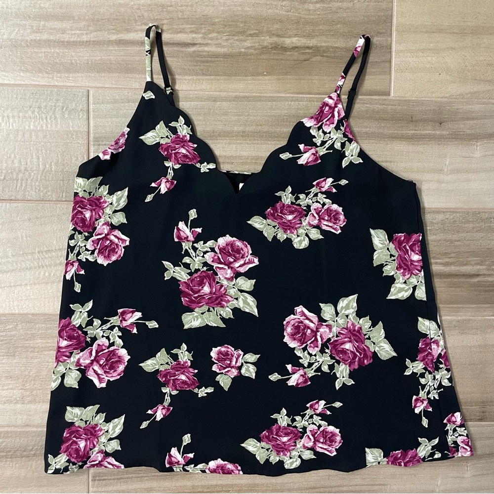 Socialite Scalloped V-Neck Camisole